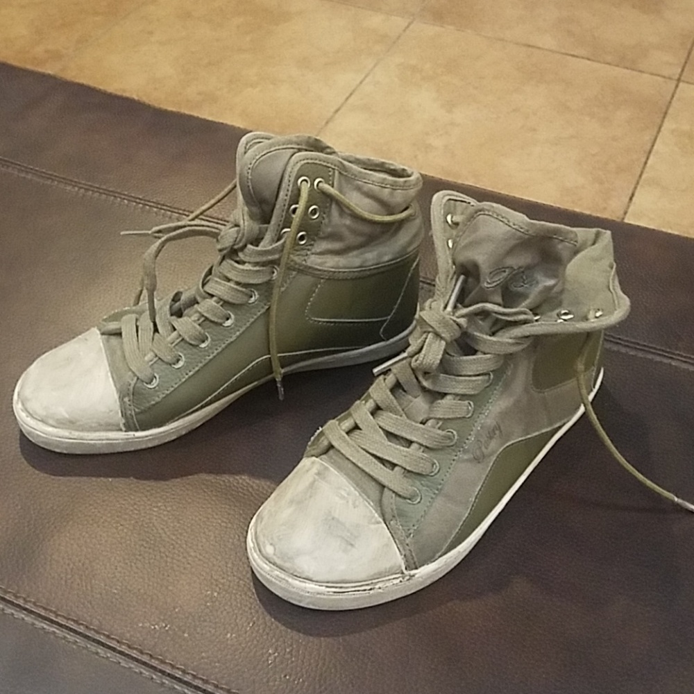 Pastry distressed sneaker... NEVER WORN!
